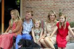 Wassenaar 19 juli 2013
Fotouur met Koning Willem Alexander koningin Maxima en de prinsesjes Amalia Alexia en Ariane bij hun huis op de horsten. Ook hun hond skipper was daarbij aanwezig.
Peter Smulders bv