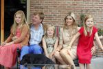Wassenaar 19 juli 2013
Fotouur met Koning Willem Alexander koningin Maxima en de prinsesjes Amalia Alexia en Ariane bij hun huis op de horsten. Ook hun hond skipper was daarbij aanwezig.
Peter Smulders bv