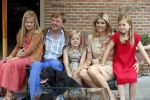 Wassenaar 19 juli 2013
Fotouur met Koning Willem Alexander koningin Maxima en de prinsesjes Amalia Alexia en Ariane bij hun huis op de horsten. Ook hun hond skipper was daarbij aanwezig.
Peter Smulders bv
