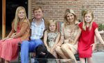 Wassenaar 19 juli 2013
Fotouur met Koning Willem Alexander koningin Maxima en de prinsesjes Amalia Alexia en Ariane bij hun huis op de horsten. Ook hun hond skipper was daarbij aanwezig.
Peter Smulders bv