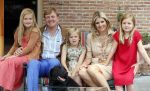Wassenaar 19 juli 2013
Fotouur met Koning Willem Alexander koningin Maxima en de prinsesjes Amalia Alexia en Ariane bij hun huis op de horsten. Ook hun hond skipper was daarbij aanwezig.
Peter Smulders bv