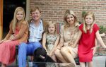 Wassenaar 19 juli 2013
Fotouur met Koning Willem Alexander koningin Maxima en de prinsesjes Amalia Alexia en Ariane bij hun huis op de horsten. Ook hun hond skipper was daarbij aanwezig.
Peter Smulders bv