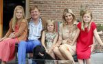 Wassenaar 19 juli 2013
Fotouur met Koning Willem Alexander koningin Maxima en de prinsesjes Amalia Alexia en Ariane bij hun huis op de horsten. Ook hun hond skipper was daarbij aanwezig.
Peter Smulders bv