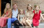 Wassenaar 19 juli 2013
Fotouur met Koning Willem Alexander koningin Maxima en de prinsesjes Amalia Alexia en Ariane bij hun huis op de horsten. Ook hun hond skipper was daarbij aanwezig.
Peter Smulders bv