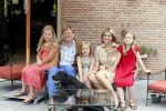 Wassenaar 19 juli 2013
Fotouur met Koning Willem Alexander koningin Maxima en de prinsesjes Amalia Alexia en Ariane bij hun huis op de horsten. Ook hun hond skipper was daarbij aanwezig.
Peter Smulders bv