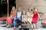 Wassenaar 19 juli 2013
Fotouur met Koning Willem Alexander koningin Maxima en de prinsesjes Amalia Alexia en Ariane bij hun huis op de horsten. Ook hun hond skipper was daarbij aanwezig.
Peter Smulders bv