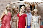 Wassenaar 19 juli 2013
Fotouur met Koning Willem Alexander koningin Maxima en de prinsesjes Amalia Alexia en Ariane bij hun huis op de horsten. Ook hun hond skipper was daarbij aanwezig.
Peter Smulders bv