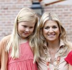 Wassenaar 19 juli 2013
Fotouur met Koning Willem Alexander koningin Maxima en de prinsesjes Amalia Alexia en Ariane bij hun huis op de horsten. Ook hun hond skipper was daarbij aanwezig.
Peter Smulders bv
