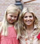 Wassenaar 19 juli 2013
Fotouur met Koning Willem Alexander koningin Maxima en de prinsesjes Amalia Alexia en Ariane bij hun huis op de horsten. Ook hun hond skipper was daarbij aanwezig.
Peter Smulders bv