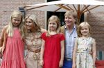 Wassenaar 19 juli 2013
Fotouur met Koning Willem Alexander koningin Maxima en de prinsesjes Amalia Alexia en Ariane bij hun huis op de horsten. Ook hun hond skipper was daarbij aanwezig.
Peter Smulders bv