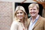 Wassenaar 19 juli 2013
Fotouur met Koning Willem Alexander koningin Maxima en de prinsesjes Amalia Alexia en Ariane bij hun huis op de horsten. Ook hun hond skipper was daarbij aanwezig.
Peter Smulders bv