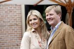Wassenaar 19 juli 2013
Fotouur met Koning Willem Alexander koningin Maxima en de prinsesjes Amalia Alexia en Ariane bij hun huis op de horsten. Ook hun hond skipper was daarbij aanwezig.
Peter Smulders bv