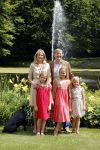 Wassenaar 19 juli 2013
Fotouur met Koning Willem Alexander koningin Maxima en de prinsesjes Amalia Alexia en Ariane bij hun huis op de horsten. Ook hun hond skipper was daarbij aanwezig.
Peter Smulders bv