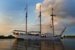 Sneek, 28 Juli 2013
Krekt Sailing Zeilboot varend op de Houkesloot in Sneek
Footo Peter Smulders BV