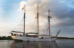 Sneek, 28 Juli 2013
Krekt Sailing Zeilboot varend op de Houkesloot in Sneek
Footo Peter Smulders BV