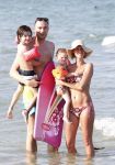 ibiza 11 juli 2013
Lange Frans met zijn vrouw Danielle en kinderen op vakantie op ibiza.
Peter Smulders bv