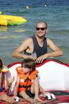 ibiza 11 juli 2013
Lange Frans met zijn vrouw Danielle en kinderen op vakantie op ibiza.
Peter Smulders bv