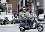 Amsterdam 11 augustus 2013
Leco v Zadelhoff met een vriend achter op de vespa scooter.
Peter Smulders bv