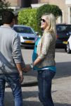 Volendam 5 juli 2013
Jan Smit met zijn zwangere vrouw Liza en dochtertje Emma aan het wandelen.
Peter Smulders bv