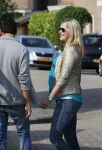 Volendam 5 juli 2013
Jan Smit met zijn zwangere vrouw Liza en dochtertje Emma aan het wandelen.
Peter Smulders bv