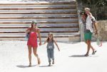 ibiza 13 juli 2013
Lodewijk Hoekstra en Kristel Hoekstra met hun kinderen Dize Hoekstra Madelief Hoekstra en Mels Hoekstra op vakantie op ibiza.
Peter Smulders bv