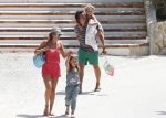 ibiza 13 juli 2013
Lodewijk Hoekstra en Kristel Hoekstra met hun kinderen Dize Hoekstra Madelief Hoekstra en Mels Hoekstra op vakantie op ibiza.
Peter Smulders bv