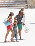 ibiza 13 juli 2013
Lodewijk Hoekstra en Kristel Hoekstra met hun kinderen Dize Hoekstra Madelief Hoekstra en Mels Hoekstra op vakantie op ibiza.
Peter Smulders bv