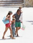 ibiza 13 juli 2013
Lodewijk Hoekstra en Kristel Hoekstra met hun kinderen Dize Hoekstra Madelief Hoekstra en Mels Hoekstra op vakantie op ibiza.
Peter Smulders bv