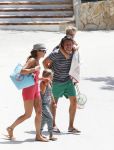 ibiza 13 juli 2013
Lodewijk Hoekstra en Kristel Hoekstra met hun kinderen Dize Hoekstra Madelief Hoekstra en Mels Hoekstra op vakantie op ibiza.
Peter Smulders bv