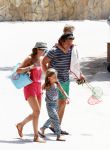 ibiza 13 juli 2013
Lodewijk Hoekstra en Kristel Hoekstra met hun kinderen Dize Hoekstra Madelief Hoekstra en Mels Hoekstra op vakantie op ibiza.
Peter Smulders bv