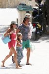 ibiza 13 juli 2013
Lodewijk Hoekstra en Kristel Hoekstra met hun kinderen Dize Hoekstra Madelief Hoekstra en Mels Hoekstra op vakantie op ibiza.
Peter Smulders bv
