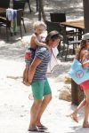 ibiza 13 juli 2013
Lodewijk Hoekstra en Kristel Hoekstra met hun kinderen Dize Hoekstra Madelief Hoekstra en Mels Hoekstra op vakantie op ibiza.
Peter Smulders bv