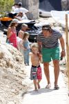 ibiza 13 juli 2013
Lodewijk Hoekstra en Kristel Hoekstra met hun kinderen Dize Hoekstra Madelief Hoekstra en Mels Hoekstra op vakantie op ibiza.
Peter Smulders bv