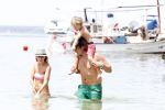 ibiza 13 juli 2013
Lodewijk Hoekstra en Kristel Hoekstra met hun kinderen Dize Hoekstra Madelief Hoekstra en Mels Hoekstra op vakantie op ibiza.
Peter Smulders bv