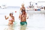 ibiza 13 juli 2013
Lodewijk Hoekstra en Kristel Hoekstra met hun kinderen Dize Hoekstra Madelief Hoekstra en Mels Hoekstra op vakantie op ibiza.
Peter Smulders bv