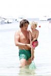 ibiza 13 juli 2013
Lodewijk Hoekstra en Kristel Hoekstra met hun kinderen Dize Hoekstra Madelief Hoekstra en Mels Hoekstra op vakantie op ibiza.
Peter Smulders bv