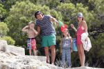 ibiza 13 juli 2013
Lodewijk Hoekstra en Kristel Hoekstra met hun kinderen Dize Hoekstra Madelief Hoekstra en Mels Hoekstra op vakantie op ibiza.
Peter Smulders bv