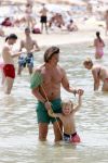 ibiza 13 juli 2013
Lodewijk Hoekstra en Kristel Hoekstra met hun kinderen Dize Hoekstra Madelief Hoekstra en Mels Hoekstra op vakantie op ibiza.
Peter Smulders bv