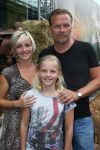 Amsterdam, 5 Augustus 2013
Premiere de Lone Ranger
Lone v Roosendaal met man en dochter
Foto Peter Smulders BV