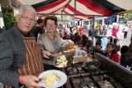 Amsterdam 1 juli 2013
Prominenten serveren 1 juli Keti Koti Ontbijt bij herdenking slavernijverleden op het Leidse Plein. Joop Daalmeijer en Maartje v weegen
Peter Smulders bv