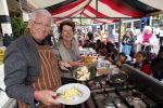 Amsterdam 1 juli 2013
Prominenten serveren 1 juli Keti Koti Ontbijt bij herdenking slavernijverleden op het Leidse Plein. Joop Daalmeijer en Maartje v weegen
Peter Smulders bv