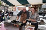 Amsterdam 1 juli 2013
Prominenten serveren 1 juli Keti Koti Ontbijt bij herdenking slavernijverleden op het Leidse Plein. Joop Daalmeijer en Maartje v weegen
Peter Smulders bv