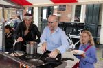 Amsterdam 1 juli 2013
Prominenten serveren 1 juli Keti Koti Ontbijt bij herdenking slavernijverleden op het Leidse Plein. Marc Marie Huybregts en Adelheid Roossen
Peter Smulders bv