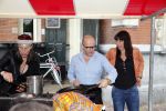 Amsterdam 1 juli 2013
Prominenten serveren 1 juli Keti Koti Ontbijt bij herdenking slavernijverleden op het Leidse Plein. Marc Marie Huybregts en Adelheid Roossen
Peter Smulders bv