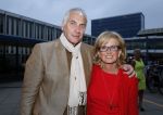 Amsterdam 3 juli 2013
Sjaak Swart 75 jaar . Hij viert dat met een wedstrijd met oud ajax spelers in het Olympisch stadion. mario v d Ende met vrouw
Peter Smulders bv