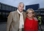 Amsterdam 3 juli 2013
Sjaak Swart 75 jaar . Hij viert dat met een wedstrijd met oud ajax spelers in het Olympisch stadion. mario v d Ende met vrouw
Peter Smulders bv