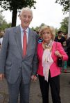 Amsterdam 3 juli 2013
Sjaak Swart 75 jaar . Hij viert dat met een wedstrijd met oud ajax spelers in het Olympisch stadion. Martin Schroder met vrouw
Peter Smulders bv