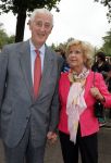 Amsterdam 3 juli 2013
Sjaak Swart 75 jaar . Hij viert dat met een wedstrijd met oud ajax spelers in het Olympisch stadion. Martin Schroder met vrouw
Peter Smulders bv