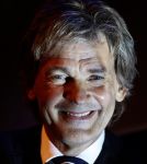 Amsterdam 17 januari 2013
Matthijs v Nieuwkek wordt uitgeroepen voor omroepman van het jaar en krijgt de prijs overhandigd uit handen van John de Mol.
Peter Smulders bv