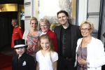 Amsterdam, 17 Juli 2013
Premiere Hans Klok The New Houdini in theater Carrï¿½. 
Met op de foto de moeder van Hans Klok in het midden met rode jasje aan.